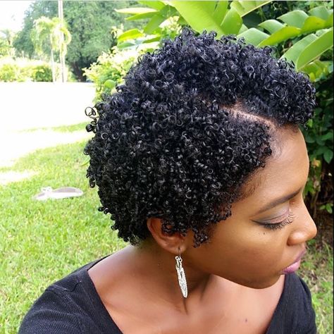 Cabello Afro Natural, Short Natural Haircuts, Twa Hairstyles, Natural Hair Cuts, Natural Hair Short Cuts, Tapered Haircut, Mohawk Hairstyles, Pelo Afro, Short Choppy Hair