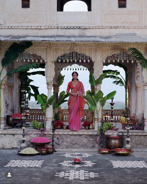 Rustic Floral Centerpieces, Centerpieces With Mason Jars, Devika Narain, Reception Decoration Ideas, Small Wedding Decor, Mandap Decor, Desi Wedding Decor, Tamil Wedding, Wedding Planning Decor