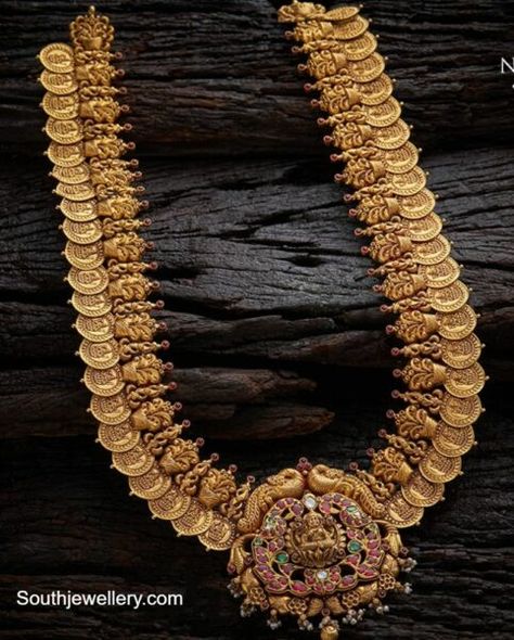 Lakshmi kasu haram with kundan pendant photo Kasu Haram With Pendant, Kasulu Haram Gold, Kasu Haram Designs Gold Latest, Laxmi Haram Designs Gold, Kasulaperu Latest Designs, Kasu Malai, Kasula Peru, Kasu Haram, Lakshmi Haram