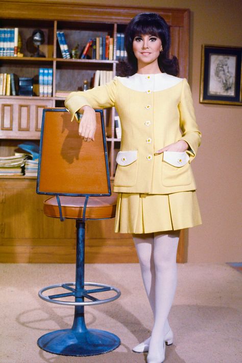 Style Icon Marlo Thomas That Girl Tv Show, Marlo Thomas, 60s 70s Fashion, 60s And 70s Fashion, Fashion 1960s, Sixties Fashion, Mod Fashion, Fashion Tv, 1960s Fashion