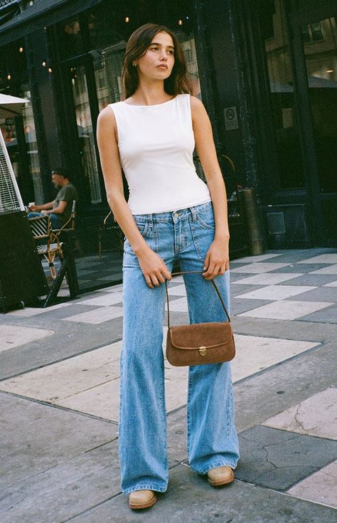 Affordable Oversized Medium Wash Jeans, Affordable Summer Jeans Regular Length, Relaxed Fit Straight Leg Jeans, Tshirt Wide Leg Jeans, Simple Mom Jeans, Modern Minimal Style Fashion, Light Jeans Wide Leg, Vintage Womens Jeans, Study Abroad Fits