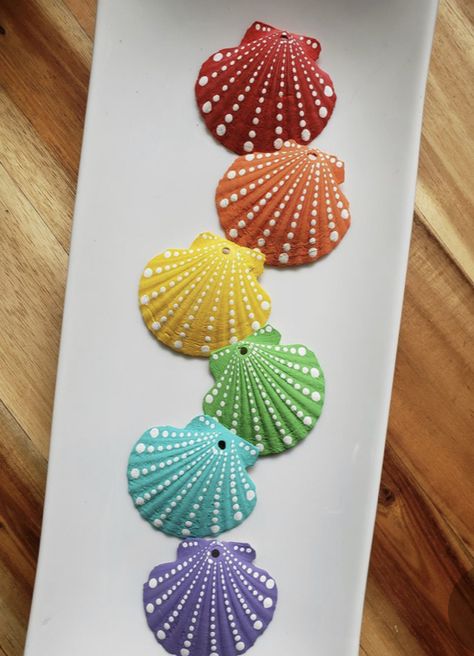 What To Do With Seashells, Scallop Shell Craft, Seashell Art Diy, Sea Shells Diy, Seashell Projects, Aloha Vibes, Art Coquillage, Shells Diy, Seashell Ornaments