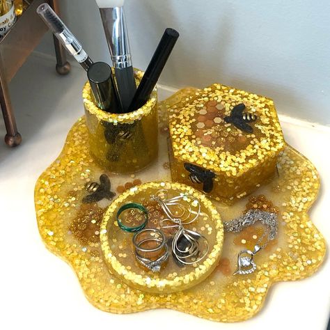 Resin Jewelry Tray, Money Chart, Epoxy Jewelry, Resin Box, Tray Ideas, Jewellery Moulds, Mermaid Jewelry, Resin Craft, Diy Resin Art