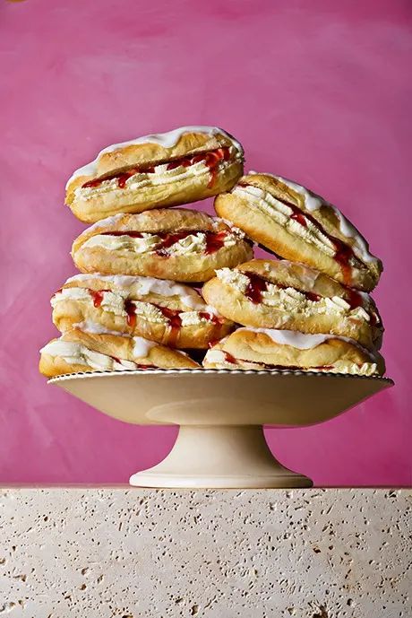 Gbbo Recipes, Paul Hollywood Recipes, Chocolate Roulade, British Baking Show Recipes, British Bake Off Recipes, Bake Off Recipes, British Cooking, Mary Berry Recipe, Paul Hollywood