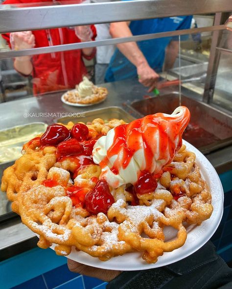 Canada's Wonderland Funnel Cake Recipe Will Sweeten Up Your Cooking Game - Narcity Homemade Funnel Cake, Fried Recipes, Funnel Cake Recipe, Funnel Cakes, Canada Food, Homemade Caramel Sauce, Fudge Sauce, Funnel Cake, Homemade Caramel