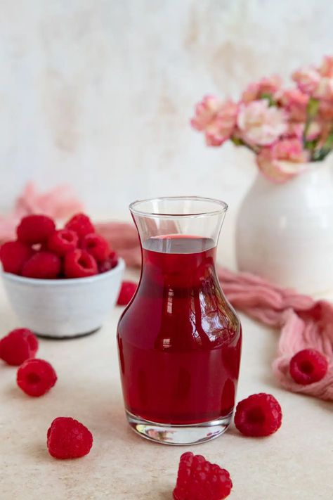 Raspberry Simple Syrup - Bakes by Brown Sugar Raspberry Syrup Recipe, Homemade Raspberry Syrup, Raspberry Simple Syrup, Homemade Coffee Syrup, Diy Extracts, Homemade Soda, Simple Syrup Recipes, Raspberry Syrup, Homemade Coffee