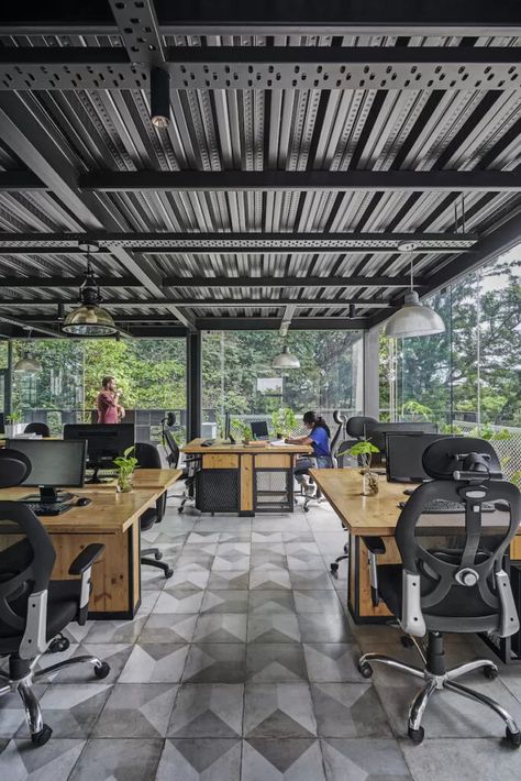 50 Most Efficient Office Interior Design Ideas in India 2023 Modern Industrial Office Space, Warehouse Interior Design, Factory Office Design, Plywood Showroom, Office Interior Design Modern Workspaces, School Elevation, Industrial Exterior Design, Warehouse Office Design, Modern Industrial Office