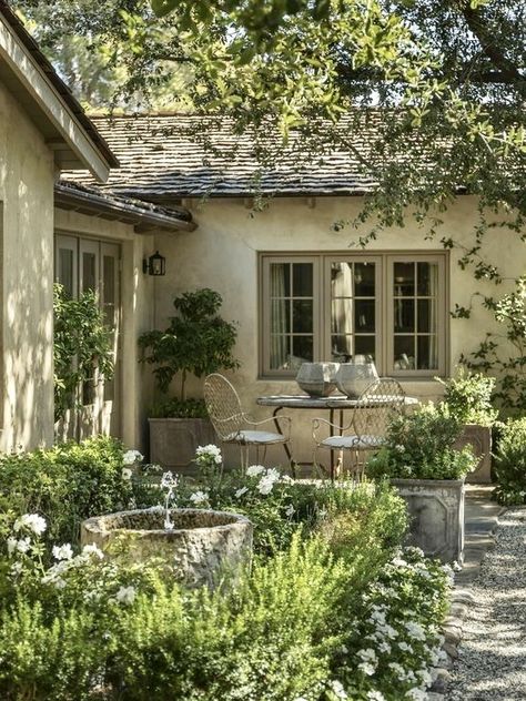 Garden River, Courtyard Gardens Design, French Country Garden, Garden Vegetables, Fall Garden Vegetables, Recycled Garden, Fall Garden, Have Inspiration, Mediterranean Garden