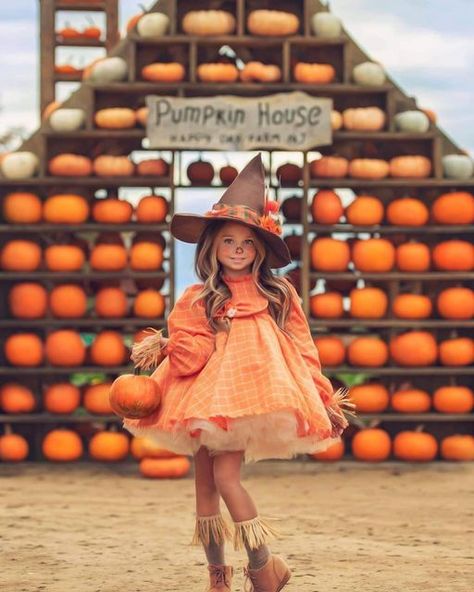 Diy Halloween Costumes For Girls, Xare, Läskig Halloween, Handmade Halloween Costumes, Mom Costumes, Pumpkin Halloween Costume, Homemade Costumes, Pumpkin Costume, Fantasias Halloween