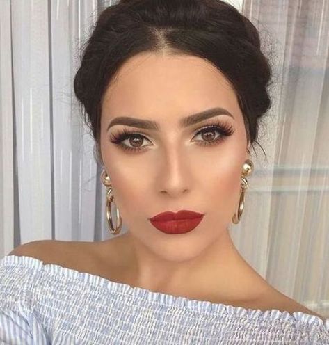 Red Lips Wedding, Bride Makeup Brown Eyes, Bridal Makeup Red Lips, Red Lips Makeup Look, Awesome Makeup, Wedding Makeup For Brown Eyes, Makeup Pengantin, Red Lip Makeup, Braut Make-up