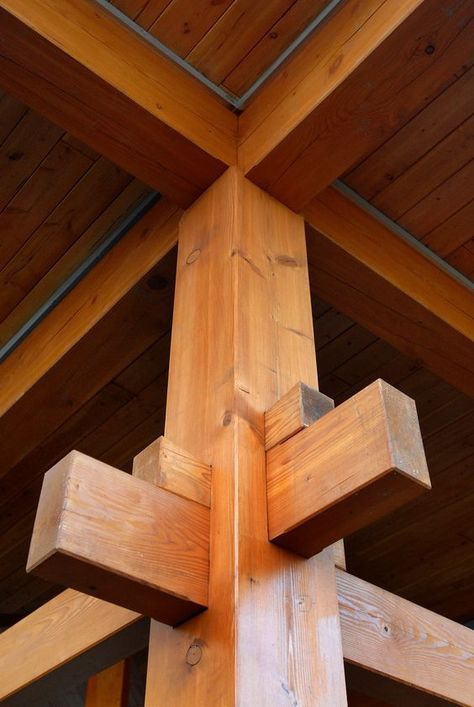 Japanese post and beam hidden dovetail joinery: Building With Wood, Japanese Carpentry, Timber Frame Joinery, Japanese Joinery, Timber Frame Construction, Japanese Woodworking, Woodworking Joinery, Wood Joints, Dovetail Joinery