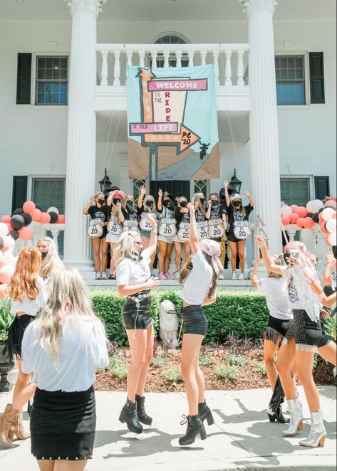 Sorority Events Ideas, Sorority Party Themes, Sorority Bid Day Themes, Recruitment Decorations, Rush Themes, Sorority Party, Sorority Themes, Recruitment Themes, Sorority Sisterhood