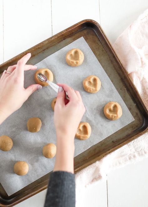 Jam Cookies Aesthetic, Heart Jam Cookies, Heart Cookies Recipe, Thumbprint Heart, Cookies Aesthetic, Fraiche Living, Homemade Raspberry Jam, Jelly Cookies, Valentines Baking