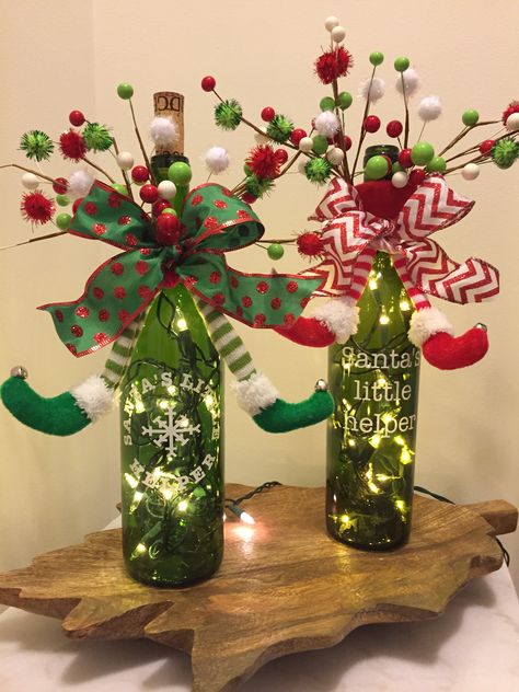 Spring Wine Bottle Crafts, Christmas Wine Bottle Craft, Christmas Bottle Ideas, Christmas Wine Bottles Diy, Bottle Christmas Decorations, Holiday Wine Bottle Crafts, Wine Bottle Christmas, Wine Bottle Craft, Wine Bottle Christmas Decorations