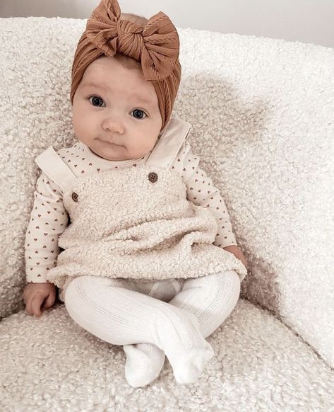 4 Month Old Winter Outfits, Baby Girl Sweater Outfits, Winter Outfits Babygirl, Baby Girl Outfit Inspiration, Newborn Spring Outfits, Newborn Girl Winter Outfits, Infant Fall Outfits Girl, Baby Winter Outfits Girl, Newborn Baby Outfits Girl