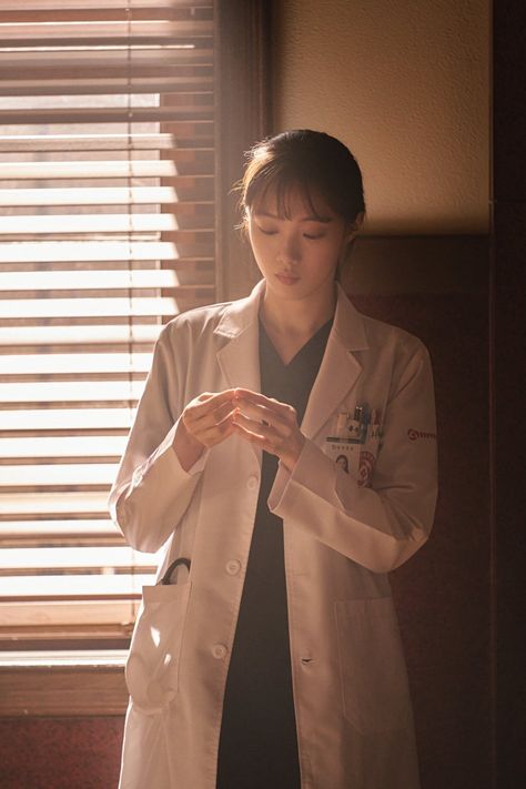 Lee Sung Kyung Doctors, Dr. Romantic 2, Romantic Doctor Teacher Kim, Dr. Romantic, Doctor Quotes, Medical Pictures, Doctor Costume, Medical Student Motivation, Med School Motivation