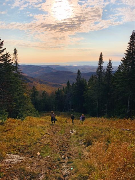 Fall Aesthetic Pictures, Vermont Mountains, New England Aesthetic, Studera Motivation, Vermont Fall, Herbst Bucket List, Fall Mood Board, Fall Mood, Fall Hiking