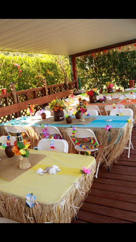 Tiki Party Decorations, Hawaii Themed Party, Luau Decorations, Hawaiian Party Theme, Luau Party Decorations, Aloha Party, Centerpieces Ideas, Hawaiian Party Decorations, Luau Theme Party