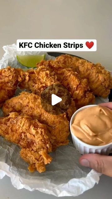 Crispy Chicken Strips Recipe, Kfc Recipe Chicken, Chicken Strips Recipes Easy, Kfc Chicken Strips Recipe, Kfc Fried Chicken Recipe, Baked Crispy Chicken, Homemade Chicken Strips, Mcdonalds Burger, Breaded Chicken Strips