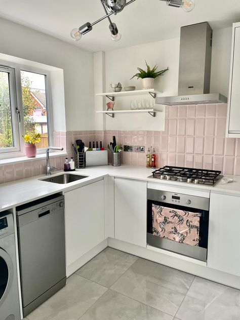 Pink kitchen tile inspiration Light Pink Kitchen Tiles, Grey Kitchen Pink Tiles, Grey Kitchen Pink Accents, Blush Pink Kitchen Tiles, Pink Small Kitchen, Minimalist Pink Kitchen, Pink And White Kitchen Decor, Black White And Pink Kitchen, White Kitchen Pink Tiles