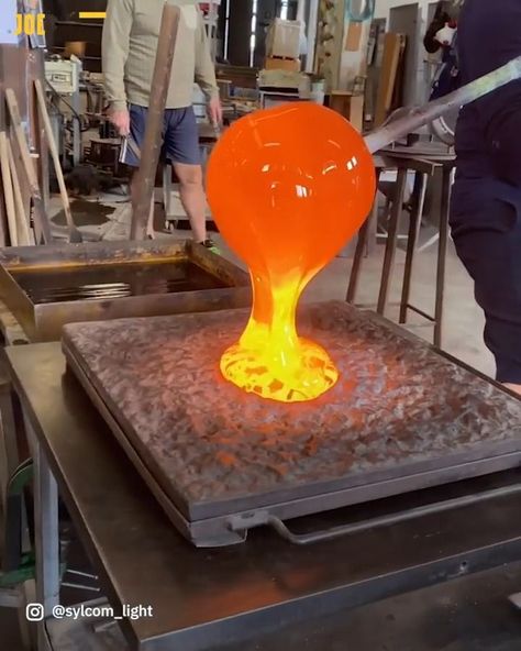 Glass Blowing Art, Photo Documentary, Blown Glass Art, Glass Photo, Glass Ceramic, Glass House, Ceramic Pottery, Glass Blowing, Fun Things To Do