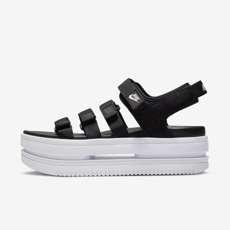 Nike Icon Classic Sandals, Nike Sandals Women, Platform Sandals Outfit, Nike Flip Flops, Classic Sandals, Nike Sandals, Sandals Outfit, Sandal Fashion, White Nikes