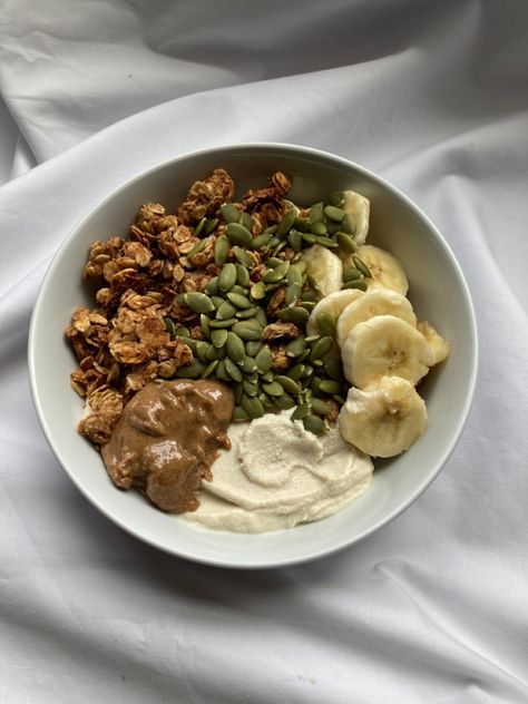 Nuts And Seeds Aesthetic, Balanced Eating Aesthetic, Granola Bowl Aesthetic, Fall Routine Ideas, Nuts Aesthetic, Tiktok Hooks, Pumpkin Seed Granola, Nutrition Aesthetic, Healthy Breakfast Dishes