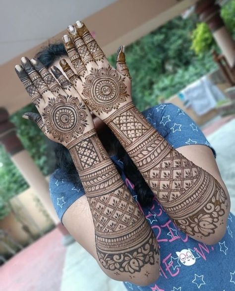 Mehandhi Designs For Bride Bridal, Mehndi Art Designs Bridal Full Hand, Full Hand Bridal Mehndi Designs, Back Hand Mehndi Designs Brides, Mehandi Design For Bride Wedding Mehndi, Simple Bridal Mehandi Designs, Bridal Mehandi Design Marriage, Back Hand Mehndi Designs For Bride, Bridal Mehndi Back Hand