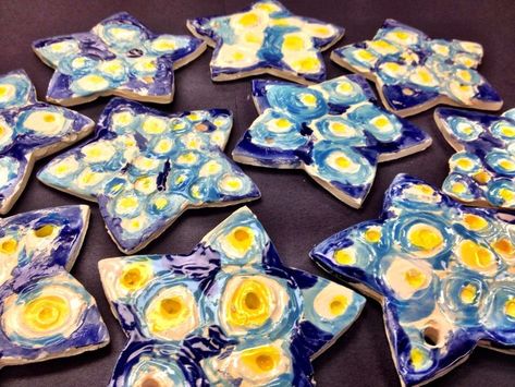 First grade Van Gogh starry night clay ornaments First Grade Art, Elementary School Art, 2nd Grade Art, Elementary Art Projects, Van Gogh Art, Starry Night Van Gogh, Art Lessons Elementary, Clay Art Projects, Art Lesson Plans