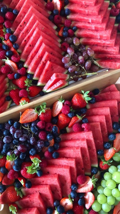 Recreating Recipes | Fruit Platter | …how to cut watermelon in 4 easy steps 👇 (medium size) We get messages a lot asking us to share how we cut our water… | Instagram Recipes Fruit, Cut Watermelon, Fruit Arrangements, Sharp Knife, Fruit Platter, Fruit Tray, Big Party, Easy Steps, Easy Step