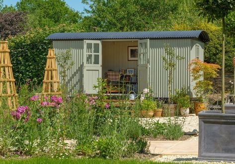 Posh Sheds, Outdoor Entertaining Spaces, Shepherds Hut, Garden Rooms, Traditional Garden, Potting Shed, Garden Buildings, Garden Office, Tiny House Living