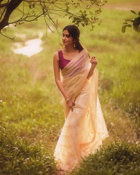 Kerala Saree Photoshoot, Onam Outfits Ideas, Onam Dress, Onam Outfits, Onam Saree, Indian Sari Dress, Saree Poses, Indian Look, Indian Fashion Saree