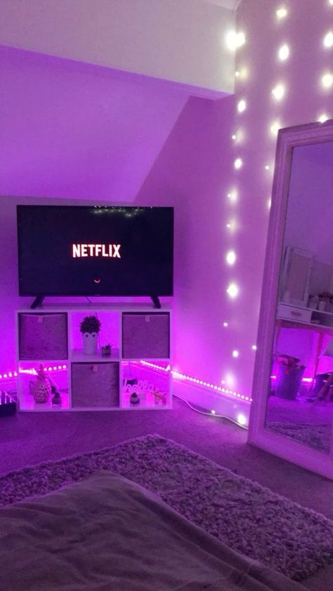 Led Lights Mirror, Whimsical Treehouse, Minimalist Decor Ideas, Room Comfy, Comfy Vibes, Mirror Room, Netflix And Chill, Live Show, Minimalist Decor