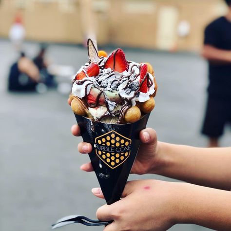 Food Truck Desserts, Waffle Pops, Bubble Waffles, Waffle Ice Cream, Bubble Bubble, Bubble Waffle, Food Resources, Waffle Cones, London Food