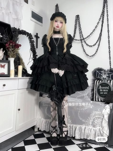 Japanese Goth, J Goth, Dollcore Outfits, Lolita Outfits, Beauty Aesthetic, Goth Girl, Gothic Dress, Gothic Outfits, Goth Outfits