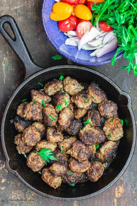 Skillet Meatballs, Moroccan Meatballs, Moroccan Beef, Moroccan Vegetables, Pain Pita, The Mediterranean Dish, Moroccan Spices, Easy Skillet, Meatballs Easy