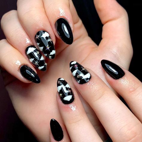 Black Cloud Nails, Nails Clouds, Unique Nail Art Designs, Cloud Nails, Tutorial Eyeshadow, Butterfly Nail Designs, Unique Nail Art, Fun Nail Art, Mens Nails