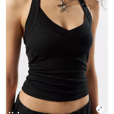 Uo Halter Top Never Worn Urban Outfitters Outfit Ideas, Halter Tops Outfit, V Neck Halter Top, Ribbed Halter Top, Backless Halter Top, Halter Neck Crop Top, Urban Outfitters Clothes, Black Halter Top, Hippie Tops