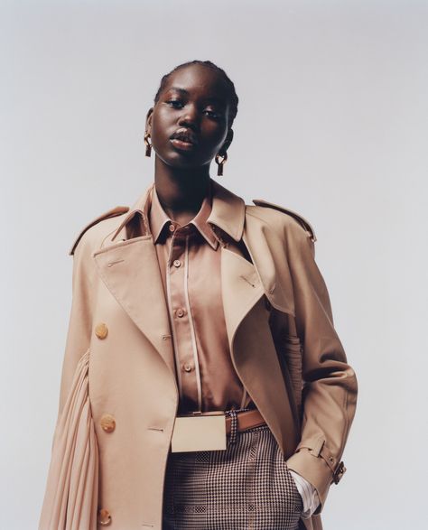 Adut Akech, Coat Styles, Sophie Bille Brahe, Vogue Us, Jennifer Fisher, Jewelry Essentials, Minimalist Wardrobe, Naomi Campbell, Vogue Magazine