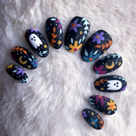 Short Spooky Nail Designs, Classic Halloween Nails, Black Colorful Nails, Spooky Cute Nails, Call Nails 2023, Nature Inspired Nails, Halloween Cute Nails, Matte Halloween Nails, Pastel Halloween Nails