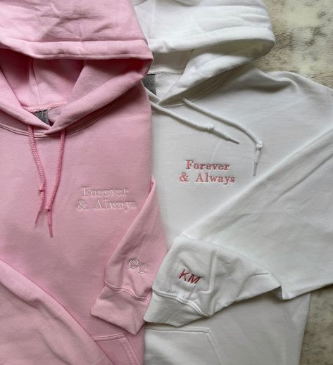 If they sent this to you, they wanna get matching hoodies🤭💕 Review pic in last slide💫 Which set are you wearing with ur partner/ bestie?🌷 This gift is something they will wear forever & when they wear it they’ll be reminded of how much love & appreciation you have for them🫶🏼 SHOP NOW~Link in bio<3 ~~ #anniversary #anniversarygift #gift #embroiderymachine #embroidery #custominitials #asmr #embroideryasmr #SmallBusiness #bfgiftideas #gfgiftideas #boyfriendgiftideas #girlfriendgiftideas #... Relationship Hoodies, Cute Couple Hoodies, Hoodies For Couples, 3 Anniversary, Couples Matching Sweaters, Best Friend Hoodies, Bf And Gf, Matching Hoodies For Couples, Matching Friend