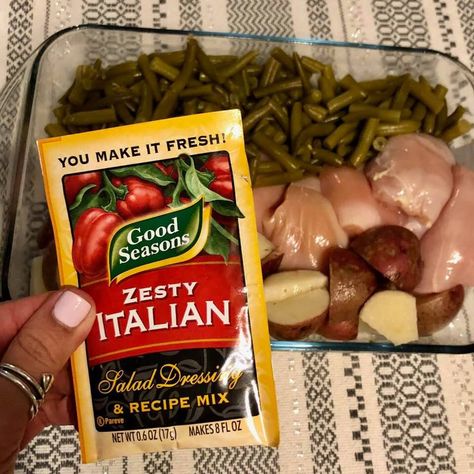 Chicken Green Beans Potatoes, Beans And Potatoes Recipe, Green Beans Red Potatoes, Pan Green Beans, Oven Green Beans, Zesty Italian Chicken, Crockpot Chicken And Potatoes, Italian Green Beans, Italian Chicken Crockpot