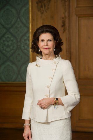 Full Name: Silvia Renate Sommerlath Title: Her Majesty The Queen of Sweden Born: December 23, 1943 in Heidelberg, Germany Parents: Walther Sommerlath and Alice Soares de Toledo Married: King Carl XVI Gustaf on June 19, 1976 at Stockholm Cathedral. Photo: Alexis Daflos, Royal Court King Queen Princess, Queen Silvia Of Sweden, Royal Houses, Queen Of Sweden, Victoria Prince, Royal Families Of Europe, Iran Pictures, Swedish Royalty, Princess Estelle