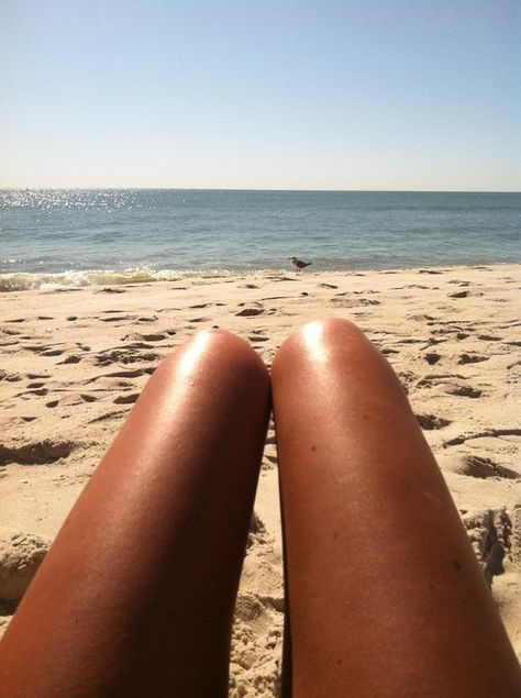 Are These a Pair of Legs or Two Hot Dogs? - My Modern Metropolis Legs Tumblr, Dog House Plans, Dog Leg, Tan Legs, Summer Tanning, Beach Please, Better Than Yours, Summer Dog, Summer Feeling