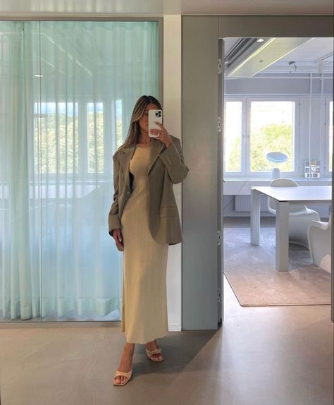 European Summer Outfits, Fits Aesthetic, Mode Abaya, Corporate Outfits, Populaire Outfits, Breezy Dress, Mode Ootd, Modieuze Outfits, Elegantes Outfit