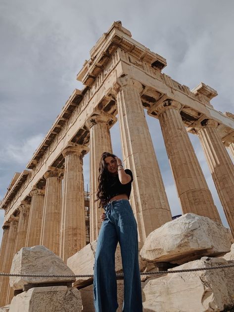 Best & Aesthetic Europe Travel Outfits Ideas Acropolis Picture Ideas, Acropolis Photo Ideas, Greece Pics Ideas, Athens Greece Picture Ideas, Athens Greece Instagram Pictures, Athens Greece Photo Ideas, Athens Picture Ideas, Acropolis Greece Outfit, Atina Greece