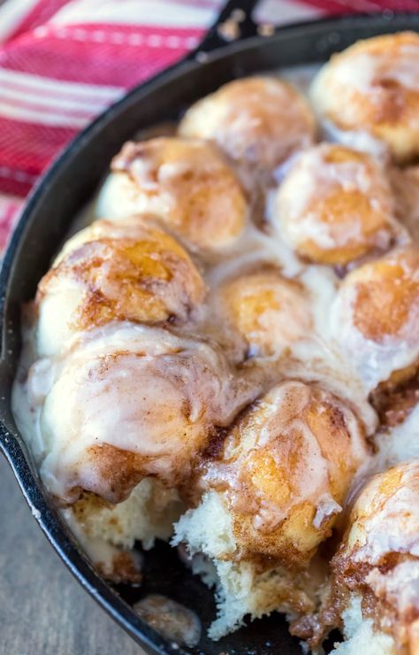 Skillet Cinnamon Rolls, Cinnamon Roll Bites Recipe, Cinnamon Roll Filling, Cinnamon Roll Bites, Cinnamon Bites, Quick Cinnamon Rolls, Cinnamon Pull Apart Bread, Bread Bites, Cinnamon Roll Recipe Homemade