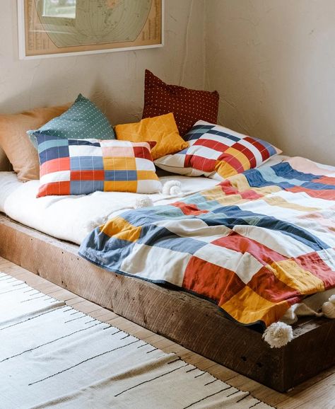 Check Quilt, Pillow Patchwork, Rustic Wooden Bed, Feather Pillow, Quilted Throw Blanket, Modern Throw Pillows, Feather Pillows, Sustainable Home, Wooden Bed