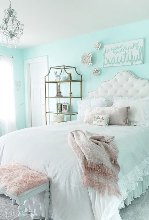 Gold Headboard, Bedroom Turquoise, Happy Room, تصميم داخلي فاخر, Girl Bedroom Designs, Bilik Tidur, Teen Bedroom Decor, Girl Bedroom Decor, Big Girl Rooms