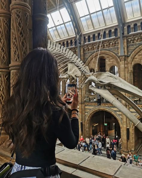 Cute Museum Pics, Museum Aesthetic London, London Pictures Ideas Inspiration, London Museum Of Natural History, London Aesthetic Picture Ideas, London Bridge Photo Ideas, London Ig Pics, London Aesthetic Photos, London Pics Ideas